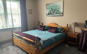 Stunning Super King, Close To Beach, Shared Bathroom